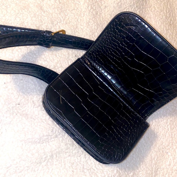 Belt Wristlet Puse - Picture 2 of 6